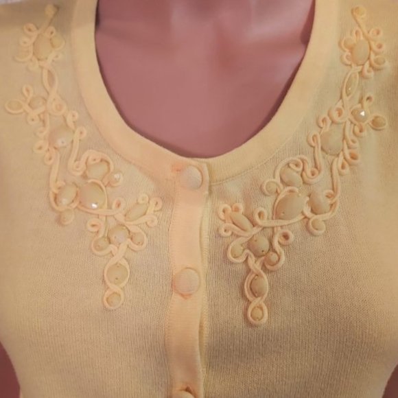 Kim Rogers Yellow Elbow Sleeve Scoop Neck Ebroidered Button Sweater Size S NWOT - Picture 2 of 6